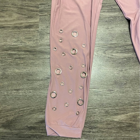 Large mauve jogger pants with metallic circle holes on bottom - Picture 3 of 4
